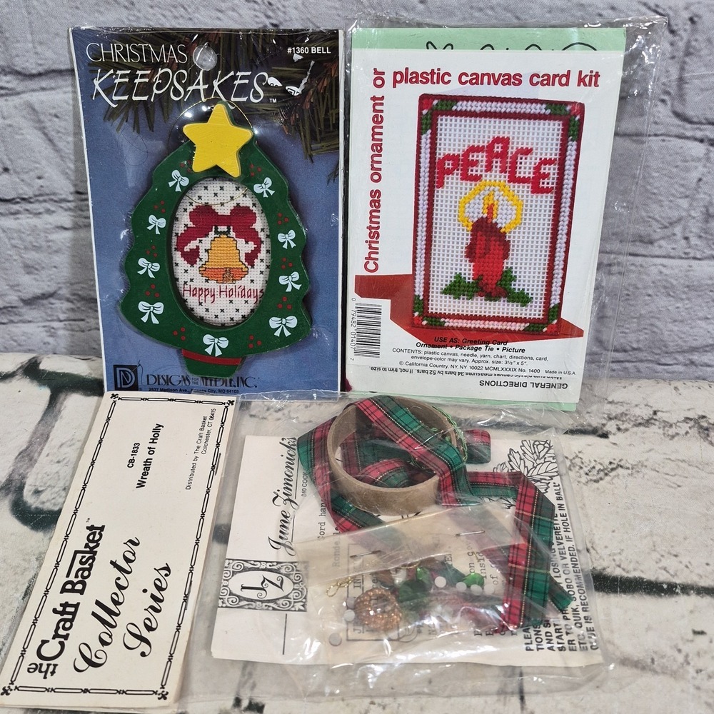 Vtg Nos Lot Of 3 Christmas Craft Kits Plastic Canvas Cross Stitch Wreath New